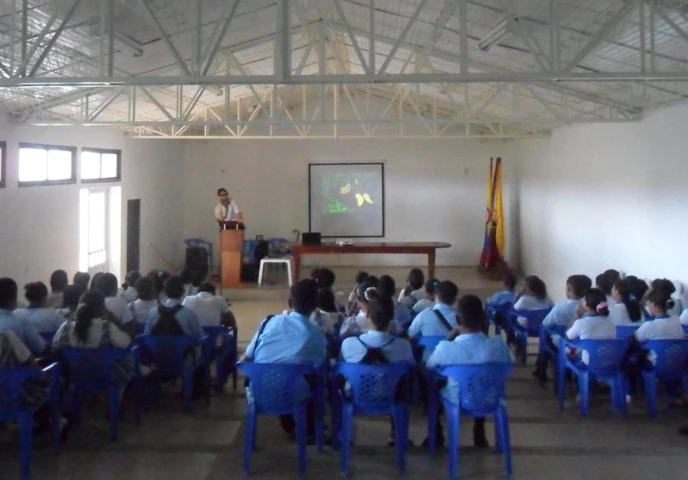 Schoolchildren in the auditorium, with Tim Buendía on stage in Aracataca